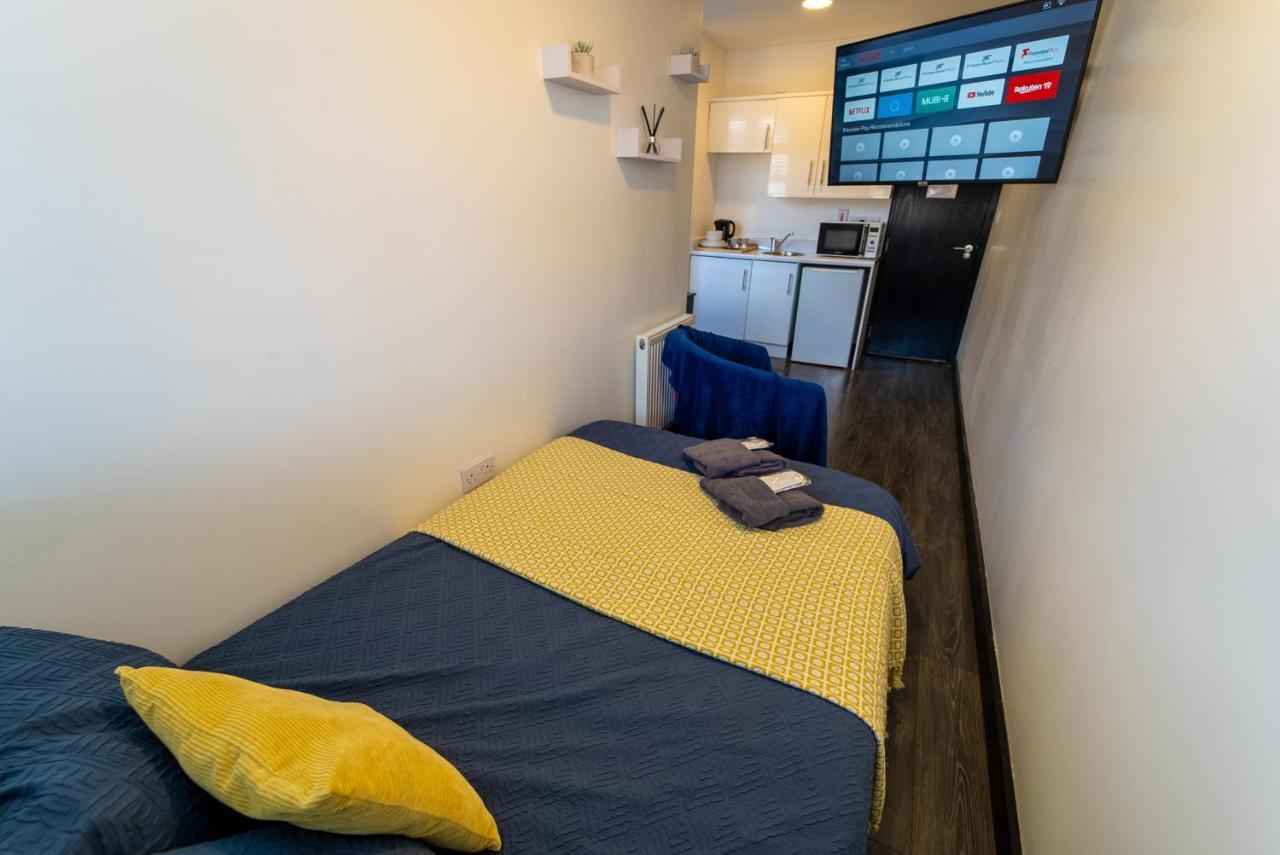 Staysa Equipped Studios Near Qe And Uob In Guesthouse Close To The City! Birmingham Room photo