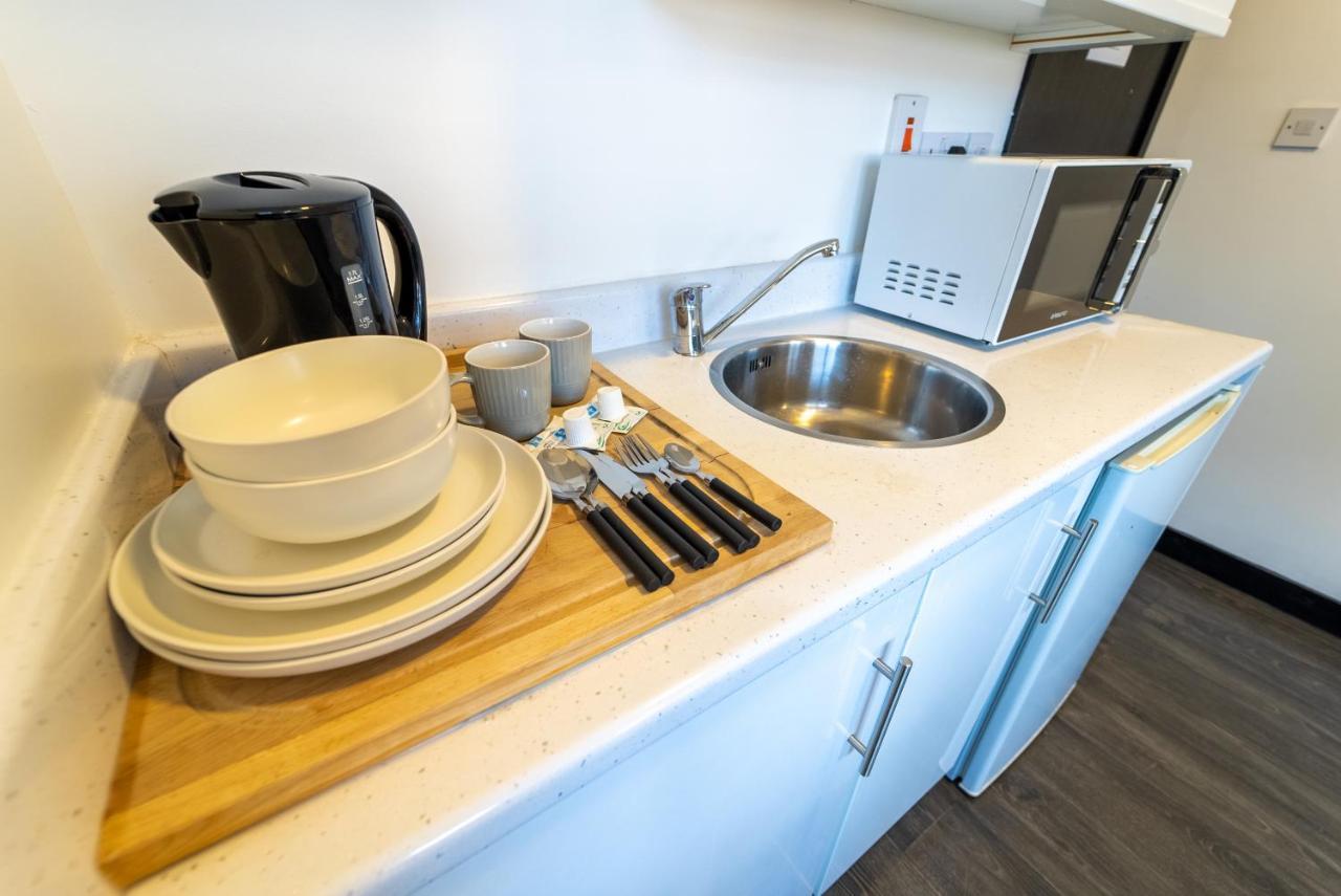 Staysa Equipped Studios Near Qe And Uob In Guesthouse Close To The City! Birmingham Room photo