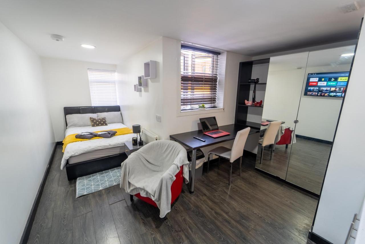 Staysa Equipped Studios Near Qe And Uob In Guesthouse Close To The City! Birmingham Room photo