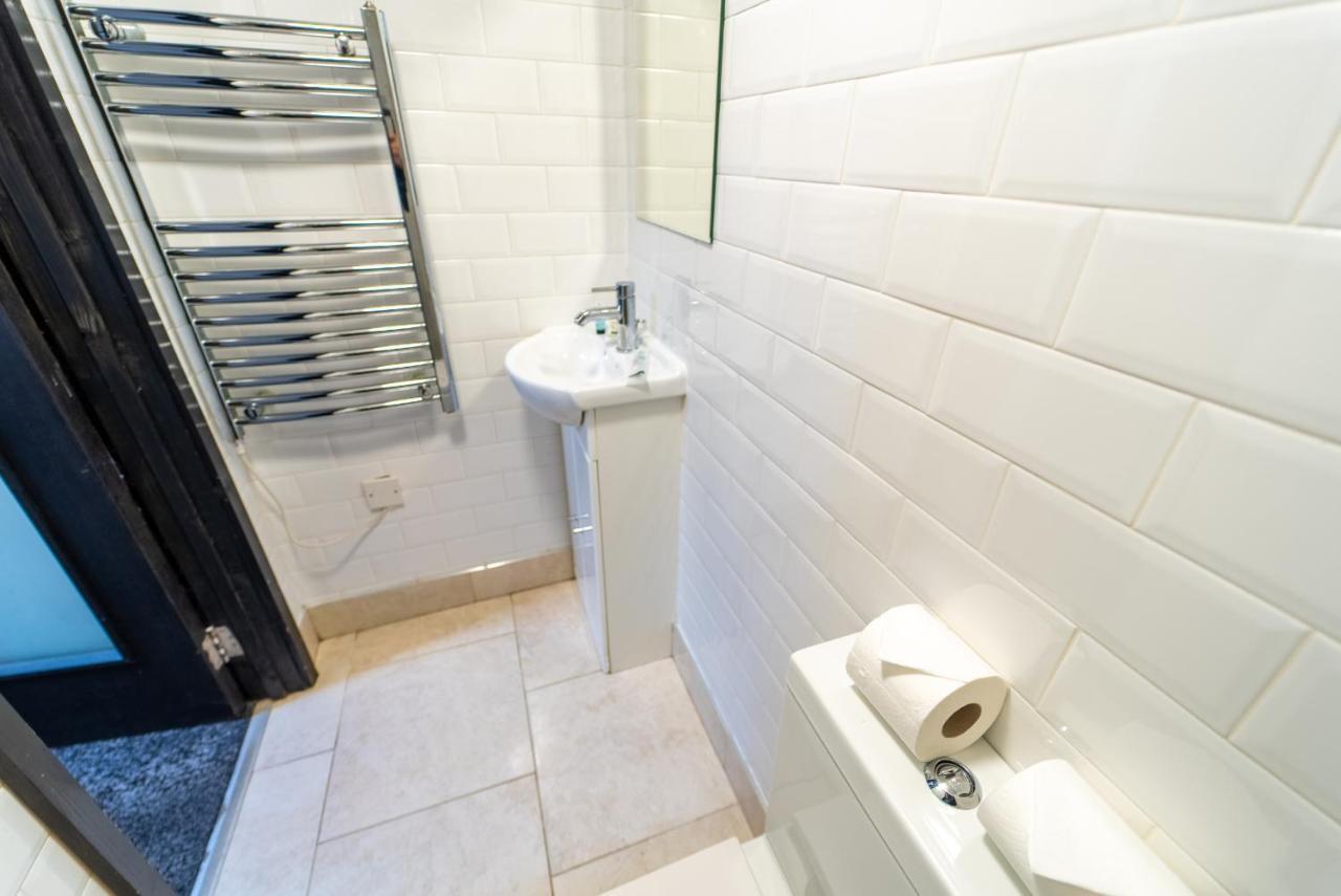 Staysa Equipped Studios Near Qe And Uob In Guesthouse Close To The City! Birmingham Room photo