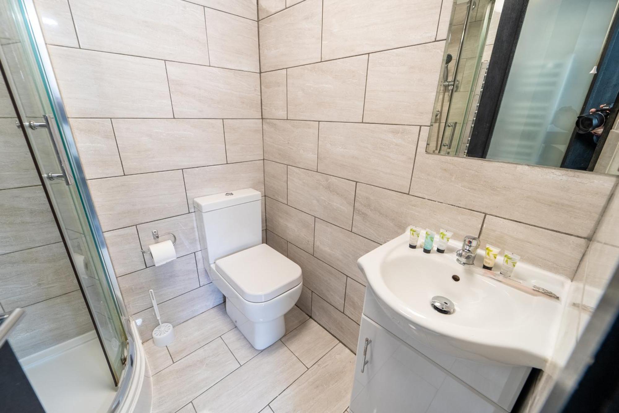 Staysa Equipped Studios Near Qe And Uob In Guesthouse Close To The City! Birmingham Room photo