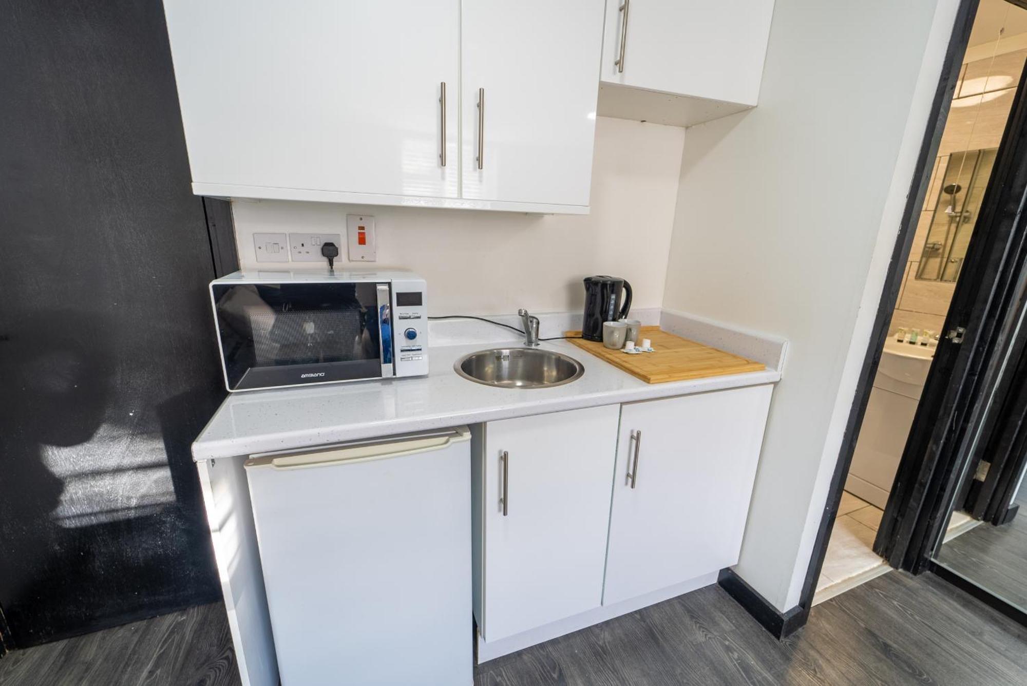 Staysa Equipped Studios Near Qe And Uob In Guesthouse Close To The City! Birmingham Room photo